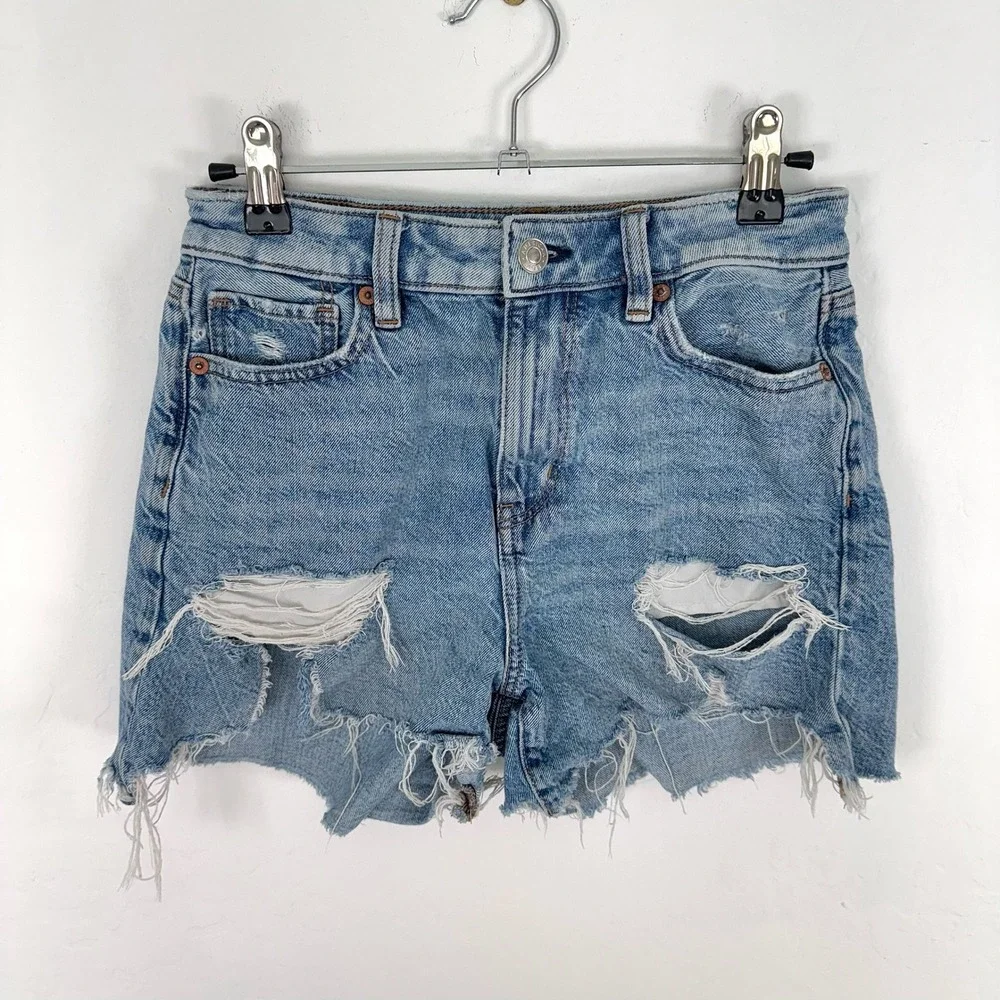 American Eagle Outfitters Baggy Mom Short Distressed‎ Denim Light Wash Size 00